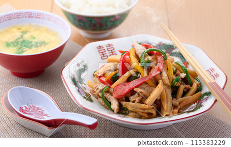Chinese food: Green pepper and pork stir fry 113383229