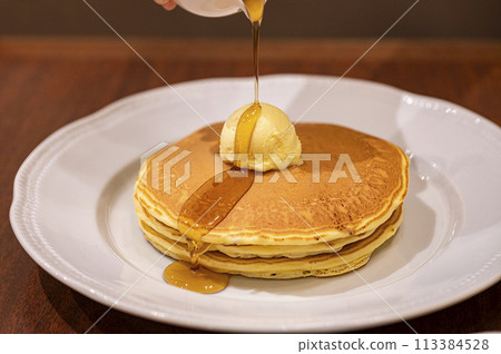 Hot cake pancake 113384528