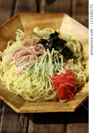 Homemade ramen with fewer ingredients 113386275