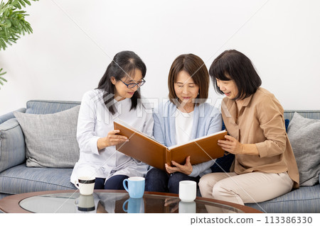 觀看這張專輯的三個女人 觀看這張專輯的三個女人 113386330