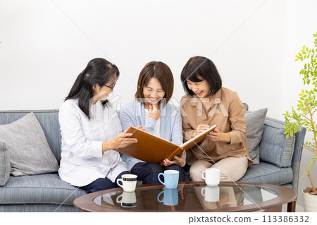 觀看這張專輯的三個女人 113386332