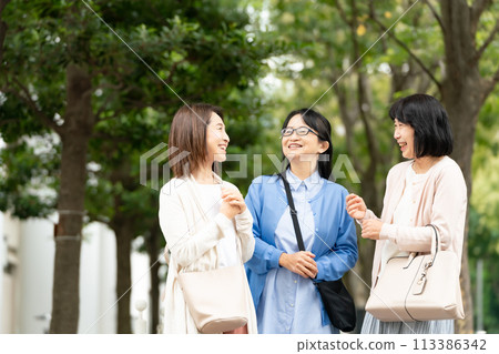 好朋友高級女性外出 113386342