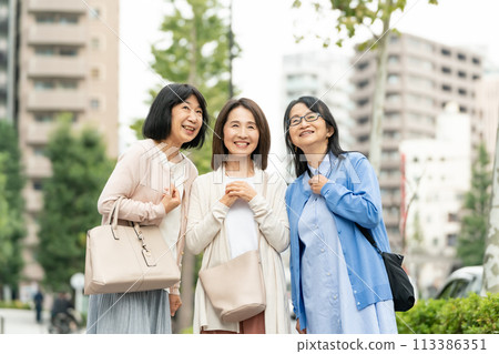 好朋友高級女性外出 113386351