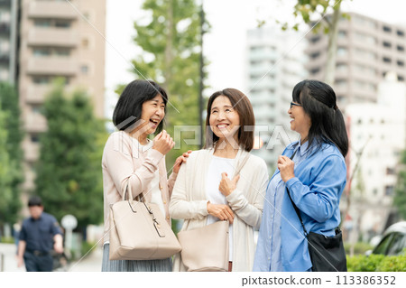 好朋友高級女性外出 113386352