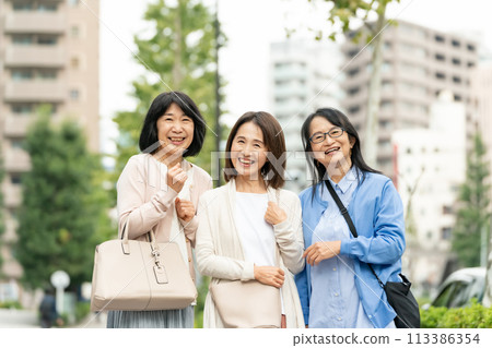 好朋友高級女性外出 113386354