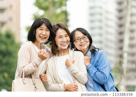 好朋友高級女性外出 113386356