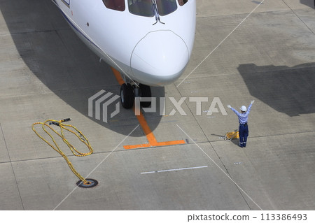 引導客機的地勤人員 客機到達 格雷漢的手勢 113386493