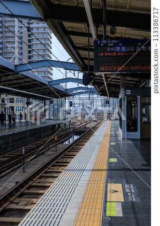 Station Railway Series Keihan Railway Kuzuha Station View to the south from the Kyoto-bound platform 113386717