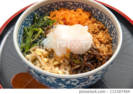 Korean food bibimbap 113387484