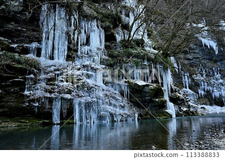 秩父市大瀧岬町的冰柱 秩父市大瀧岬町的冰柱 113388833