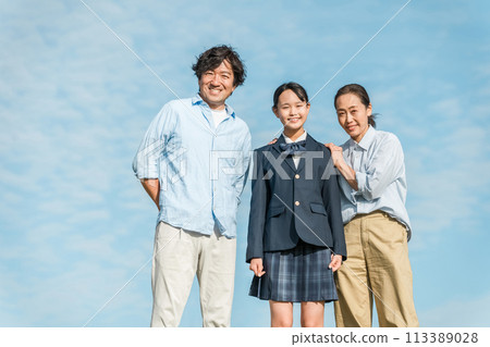 國高中學生及家長家庭(女兒、家長3人) 國高中學生及家長家庭(女兒、家長3人) 113389028