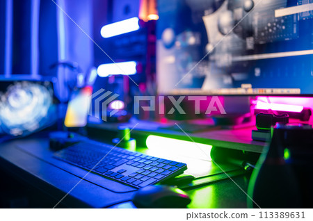 A cool study desk 113389631