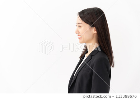 年輕女商人 20 多歲的女子側身 113389676