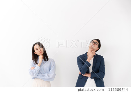 Business, men and women, confused 113389744