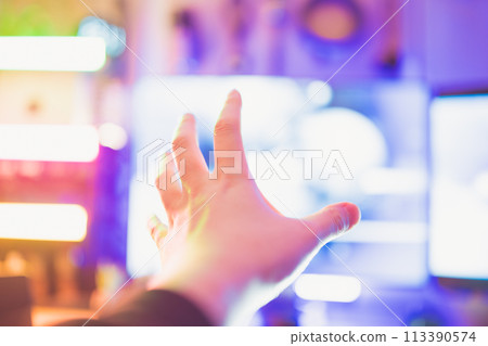 發光顯示器和工程師 113390574