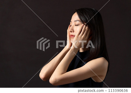 Young woman Asian beauty 113390636