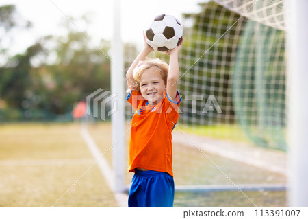 Dutch football fan kids. Go Holland! 113391007
