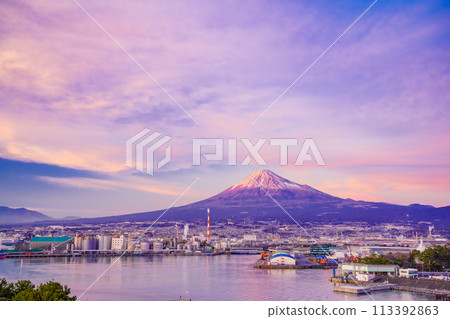 [靜岡縣]從田子浦港看到的富士山夜景 113392863