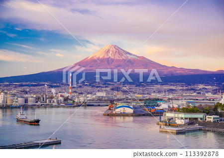 [Shizuoka Prefecture] Evening view of Mt. Fuji from Tagonoura Port 113392878