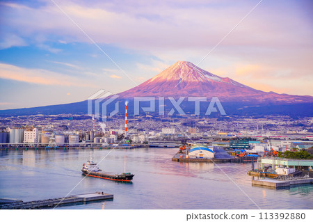 [Shizuoka Prefecture] Evening view of Mt. Fuji from Tagonoura Port 113392880