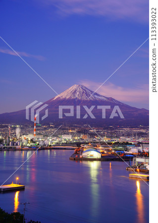 [Shizuoka Prefecture] Mount Fuji as seen from Tagonoura Port after sunset 113393022