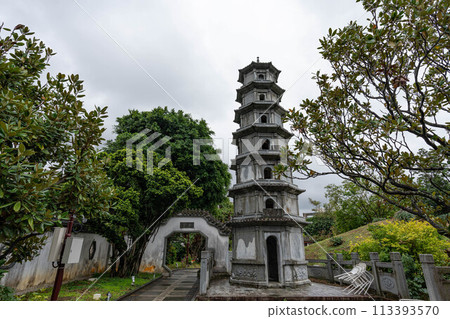Stone tower at Fukushu-en Garden Stone tower at Fukushu-en Garden 113393570