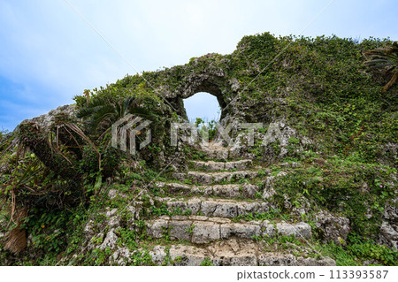 Stone gate of Tamagusuku Castle Stone gate of Tamagusuku Castle 113393587