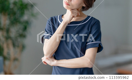 Beauty clinic, beauty salon, female staff Beauty clinic, beauty salon, female staff 113395962