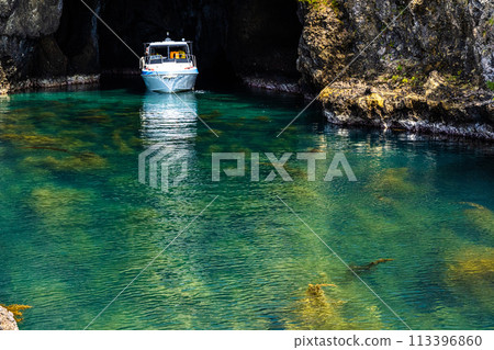 [新潟縣佐渡市]由波浪形成的巨大洞穴群藍洞Kotoura 113396860