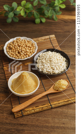 Soybeans, miso and rice malt | Saikyo miso and white miso images Soybeans, miso and rice malt | Saikyo miso and white miso images 113396995