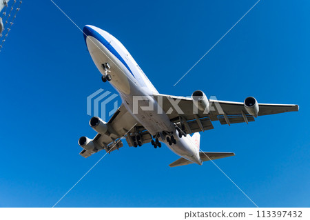 Landing passenger plane B747 2024 113397432
