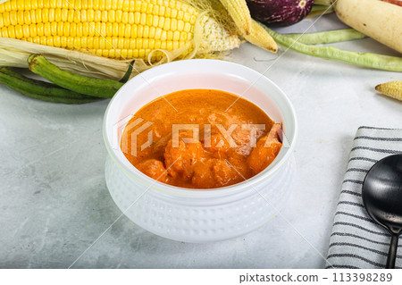 Indian cuisine - spicy prawn masala 113398289