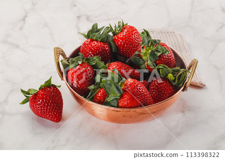 Sweet srawberry in the bowl Sweet srawberry in the bowl 113398322