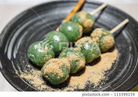 Grass dumplings 113399159