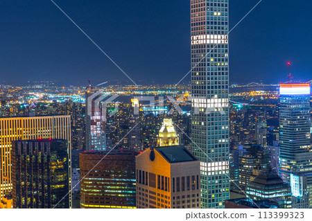 432公園大道和曼哈頓的夜景 113399323