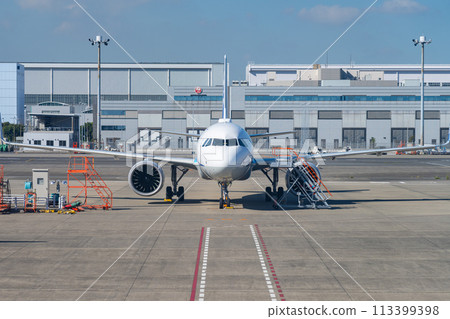 Airport, airplane, Haneda Airport, takeoff, airline, engine, brake, morning, bright, control tower, terminal, maintenance Airport, airplane, Haneda Airport, takeoff, airline, engine, brake, morning, bright, control tower, terminal, maintenance 113399398