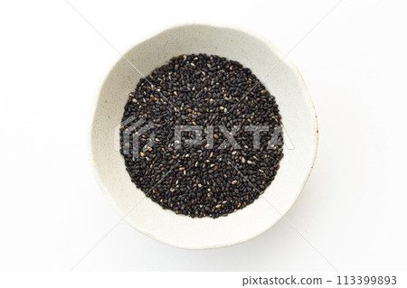 Black sesame on white background 113399893