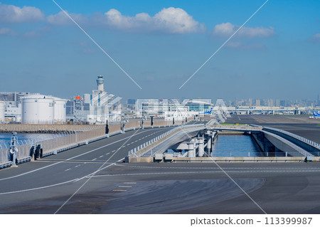 Airport, airplane, Haneda Airport, engine, morning, bright, control tower, terminal, Sanai Oburi, fuel tank, tanker Airport, airplane, Haneda Airport, engine, morning, bright, control tower, terminal, Sanai Oburi, fuel tank, tanker 113399987