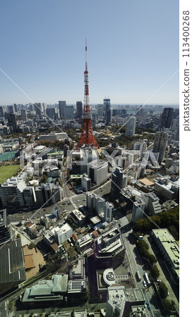 從麻布台 Hills 空中大廳欣賞東京鐵塔和東京的城市景觀 113400268