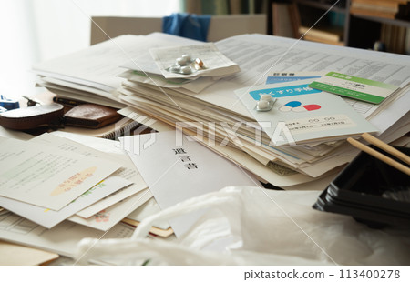 在文件中發現的遺囑,在骯髒的房間裡整理物品,後來發現的遺囑 在文件中發現的遺囑,在骯髒的房間裡整理物品,後來發現的遺囑 113400278