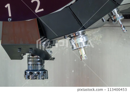 The indexable tool and face milling cutter with arbor installed at the tool magazine of machining center. The indexable tool and face milling cutter with arbor installed at the tool magazine of machining center. 113400453