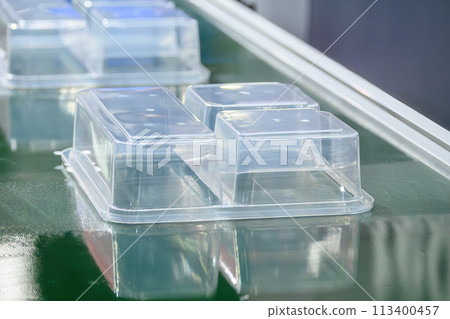 The food container box production process by automatic system from plastic injection mold machine. The food container box production process by automatic system from plastic injection mold machine. 113400457