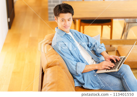 Nomad worker working in a cafe 113401550