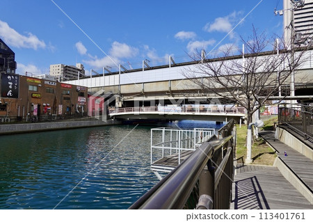 大阪府堺市堺區南海鐵道堺車站南側的堺休閒遊船碼頭風景 113401761