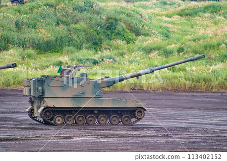 A self-propelled howitzer of the Japan Ground Self-Defense Force participating in a training demonstration 113402152