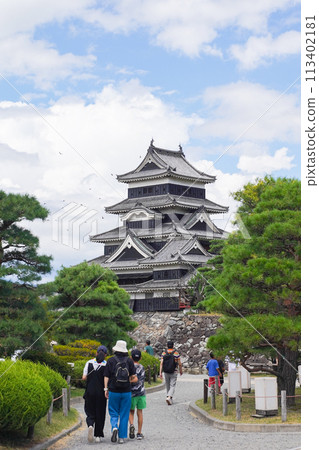 Tourists visiting Matsumoto Castle Tourists visiting Matsumoto Castle 113402181
