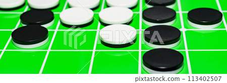 黑白棋是英國黑白棋的一種形式 [黑白棋遊戲圖] 113402507