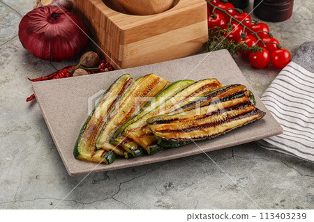 Grilled zucchini with olive oil 113403239