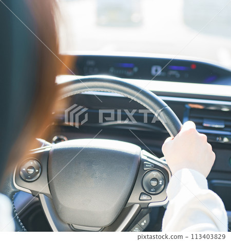 Ride sharing is now allowed, and ordinary drivers will use their own cars to make up for the taxi shortage. 113403829