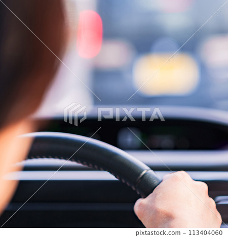 共乘服務已經取消，普通司機開始使用自己的汽車來彌補計程車的短缺。 113404060